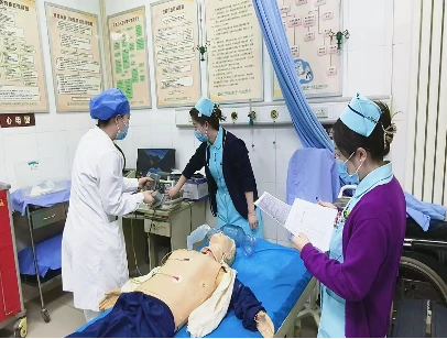 以考促练强技能 筑牢生命防线